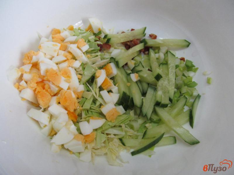 Фото приготовление рецепта: Салат из молодой капусты с мясом курицы шаг №3