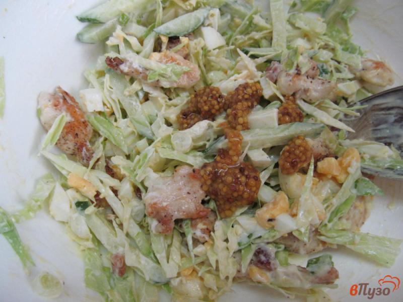 Фото приготовление рецепта: Салат из молодой капусты с мясом курицы шаг №5