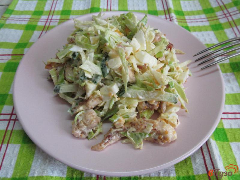 Фото приготовление рецепта: Салат из молодой капусты с мясом курицы шаг №6