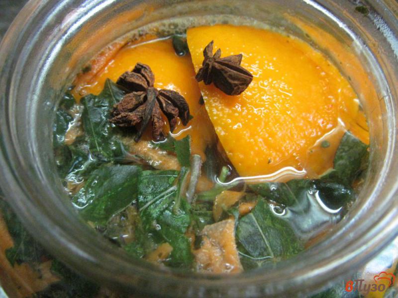 Фото приготовление рецепта: Напиток - чай из моркови с апельсином шаг №5