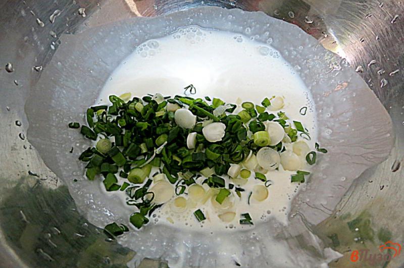 Фото приготовление рецепта: Салат из салата с огурцом шаг №4