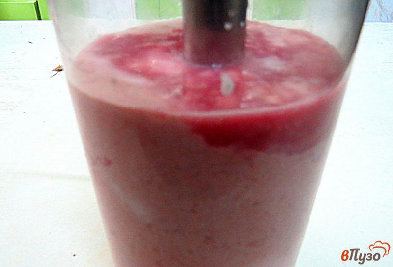 Фото приготовление рецепта: Вишнёвый напиток с йогуртом шаг №7