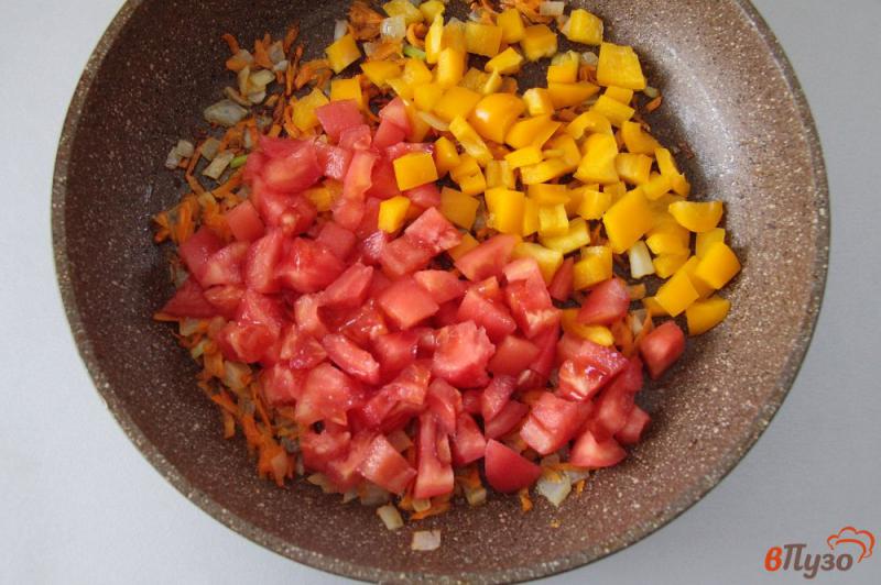 Фото приготовление рецепта: Суп овощной с цветной капустой на курином бульоне шаг №4
