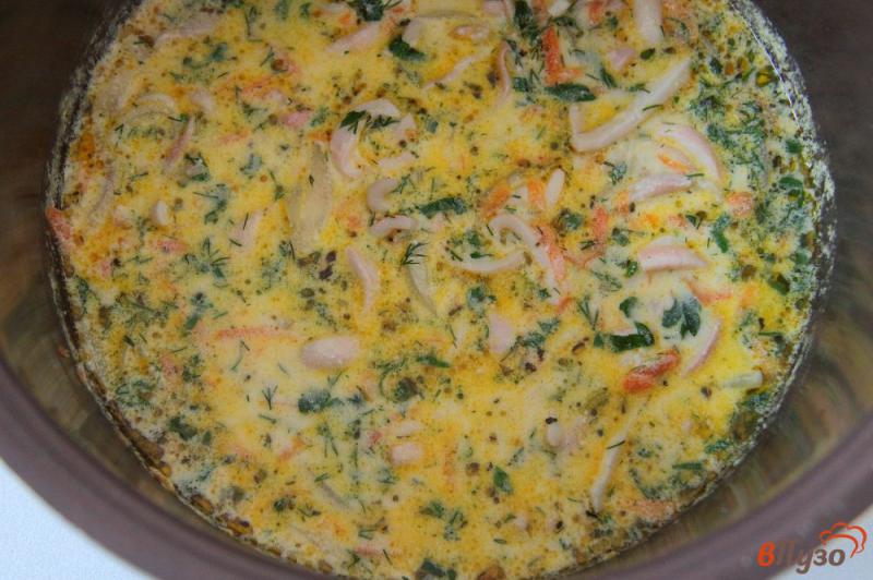 Фото приготовление рецепта: Кальмары с овощами в сметанном соусе в мультиварке шаг №8