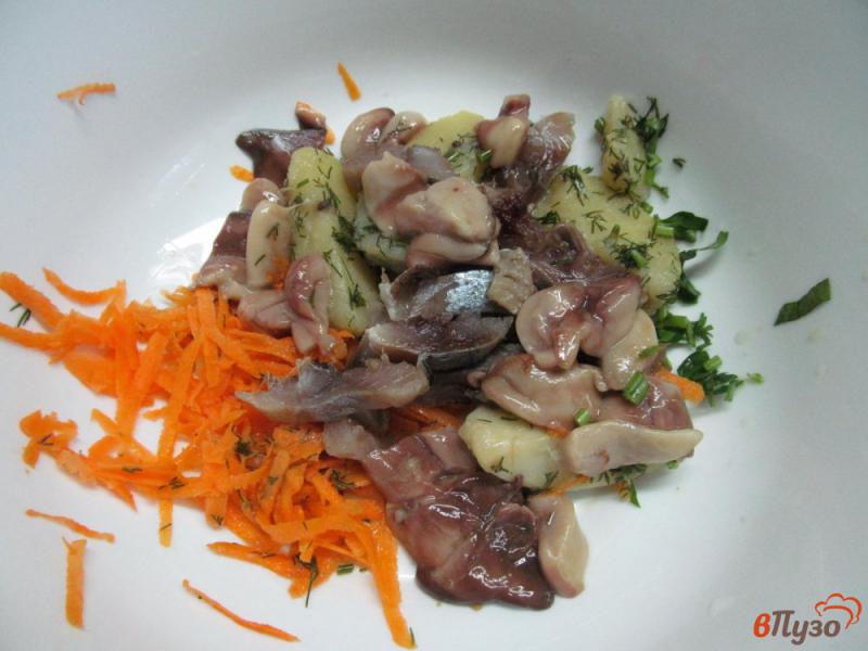 Фото приготовление рецепта: Селедочный салат под горчичным соусом шаг №2