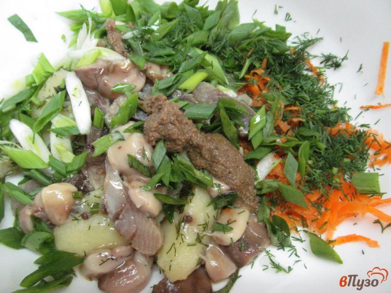 Фото приготовление рецепта: Селедочный салат под горчичным соусом шаг №4