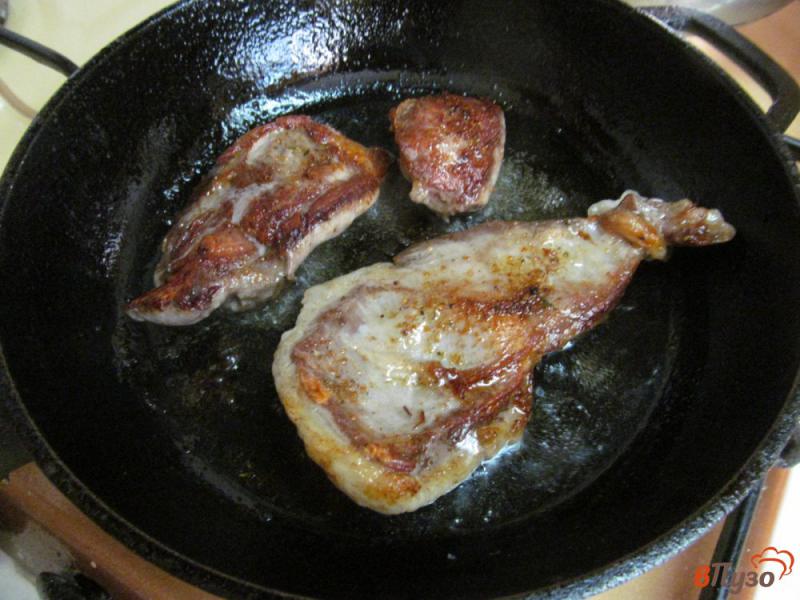 Фото приготовление рецепта: Мясо ягненка с горошком под мятным соусом шаг №2