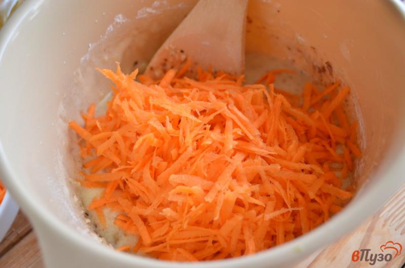 Фото приготовление рецепта: Морковный тортик шаг №7
