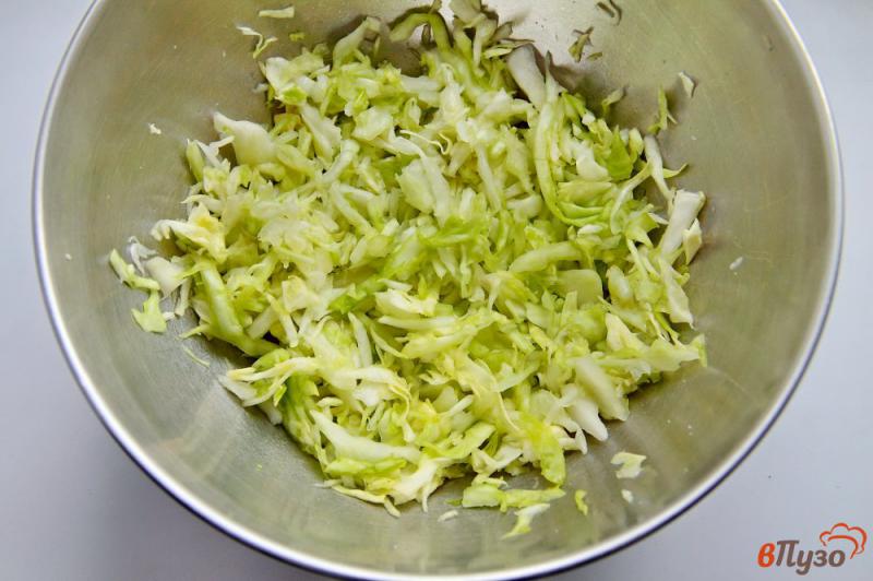 Фото приготовление рецепта: Весенний салат с щавелем шаг №2