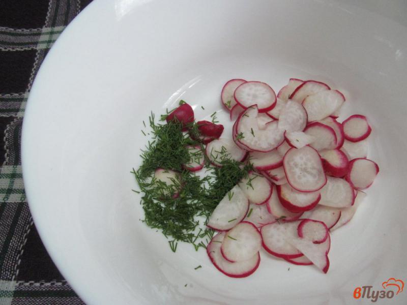 Фото приготовление рецепта: Салат с редисом и фасолью шаг №2