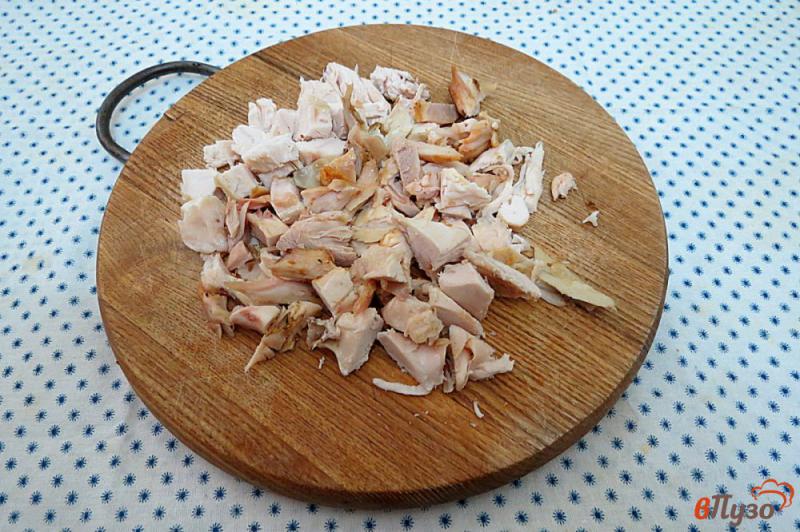 Фото приготовление рецепта: Тёплый салат из куриной грудки шаг №2
