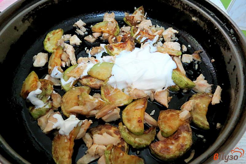 Фото приготовление рецепта: Тёплый салат из куриной грудки шаг №10
