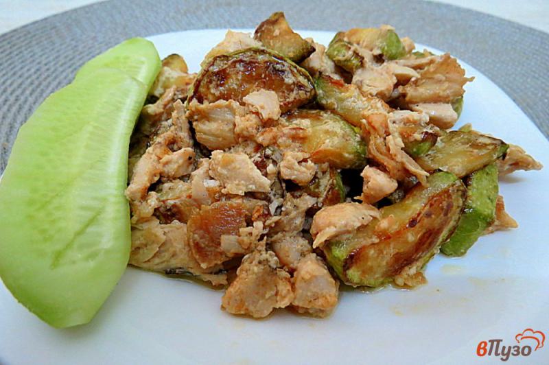 Фото приготовление рецепта: Тёплый салат из куриной грудки шаг №11