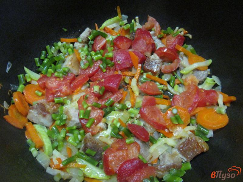 Фото приготовление рецепта: Плов в мультиварке с овощами и свининой шаг №6