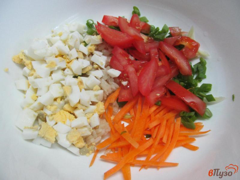 Фото приготовление рецепта: Салат из риса с сосисками шаг №2
