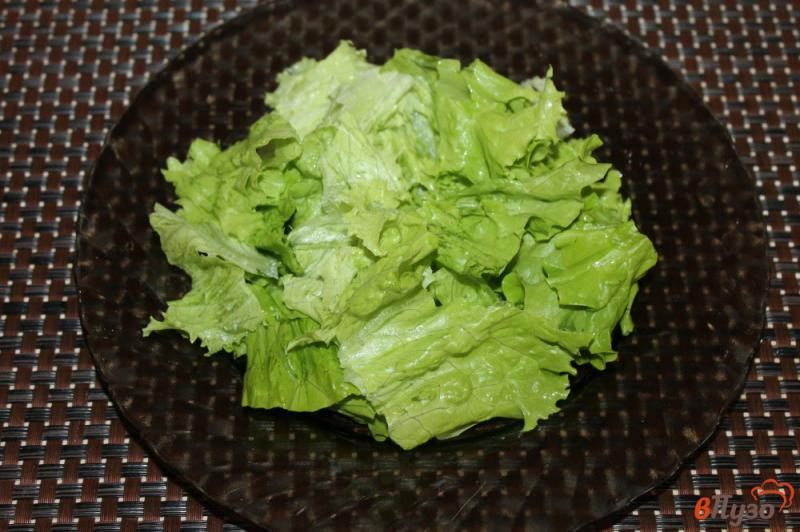 Фото приготовление рецепта: Теплый салат с грудкой и перцем шаг №3