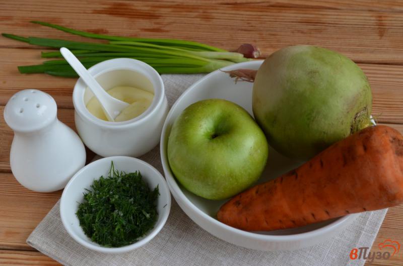 Фото приготовление рецепта: Салат с зеленой редькой и морковью шаг №1
