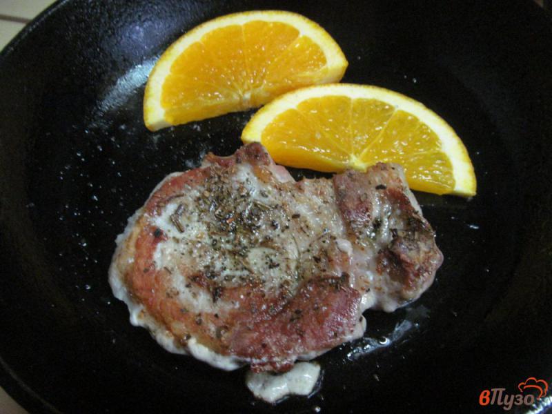 Фото приготовление рецепта: Свинина с апельсином шаг №3