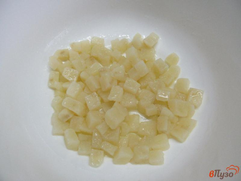 Фото приготовление рецепта: Картофельный салат с сельдью и каперсами шаг №1
