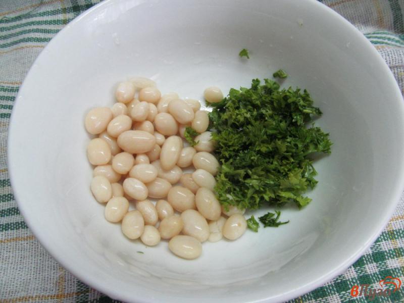 Фото приготовление рецепта: Салат с фасолью овощами и сыром фета шаг №1