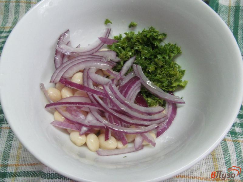 Фото приготовление рецепта: Салат с фасолью овощами и сыром фета шаг №2