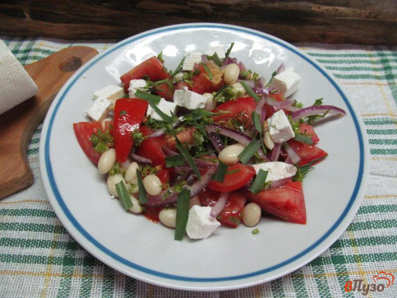Фото приготовление рецепта: Салат с фасолью овощами и сыром фета шаг №5