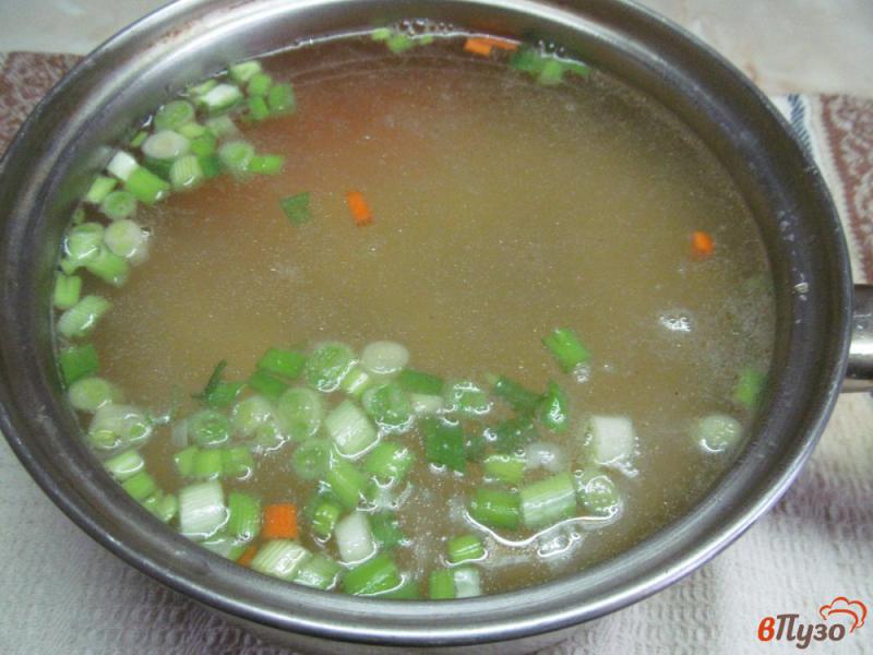 Фото приготовление рецепта: Суп со шпротами рисом и яйцом шаг №3