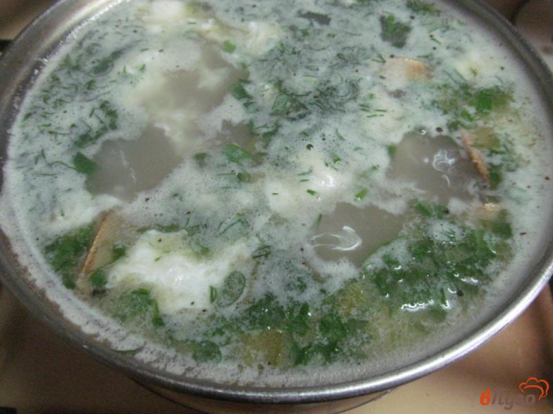 Фото приготовление рецепта: Суп со шпротами рисом и яйцом шаг №6