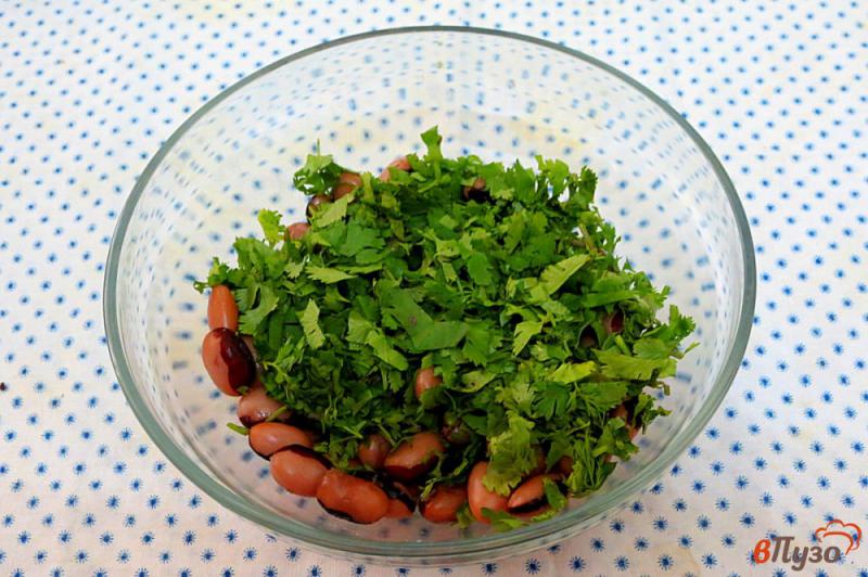 Фото приготовление рецепта: Салат с фасолью по кавказски шаг №4