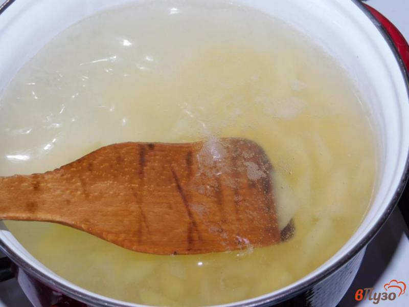 Фото приготовление рецепта: Рыбный суп с чечевицей шаг №1