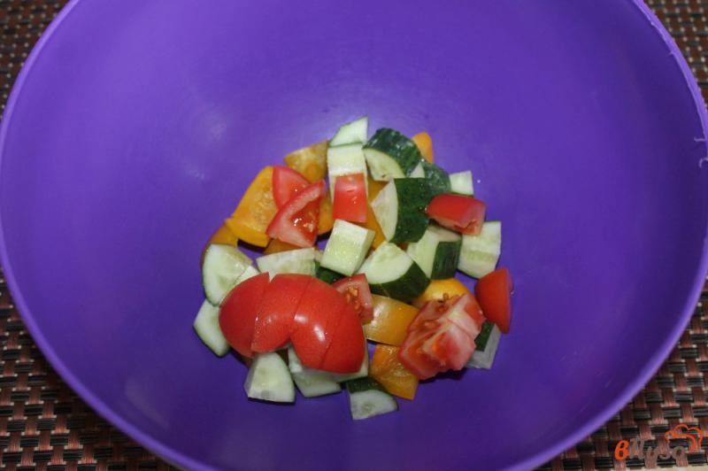 Фото приготовление рецепта: Салат с вялеными томатами шаг №2