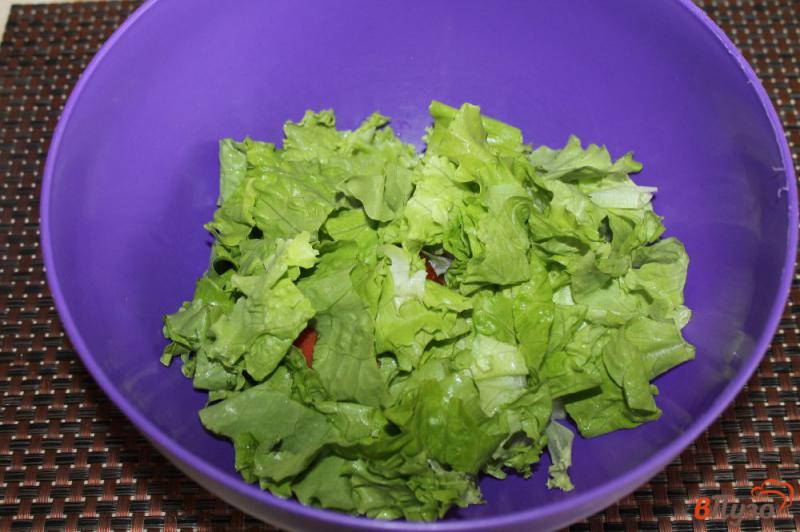 Фото приготовление рецепта: Салат с вялеными томатами шаг №4