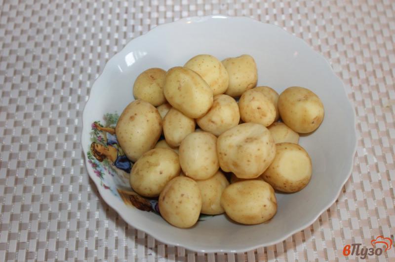 Фото приготовление рецепта: Молодой картофель со шпинатом шаг №1