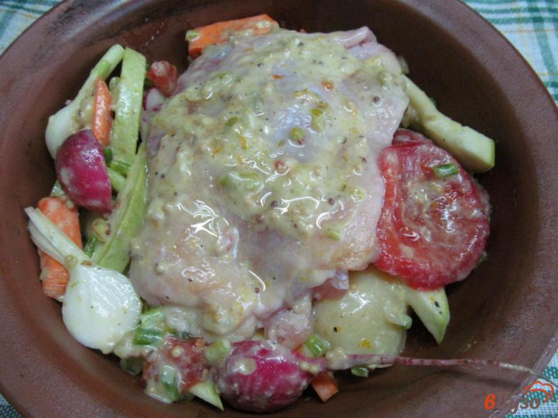 Фото приготовление рецепта: Курица с овощами «Ленивая сковорода» шаг №6