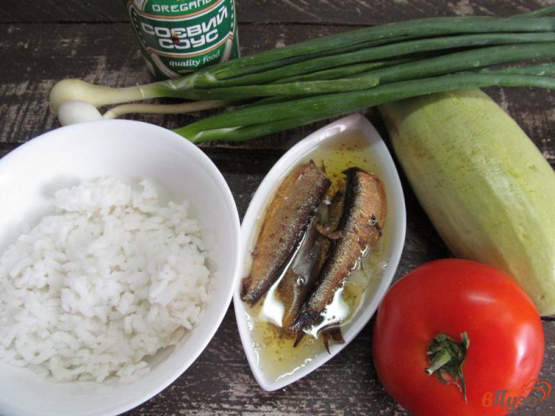 Фото приготовление рецепта: Роллы из кабачка с рисом и шпротами шаг №1