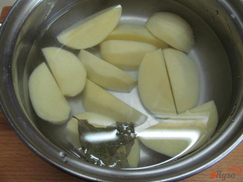 Фото приготовление рецепта: Чесночный молодой картофель шаг №2