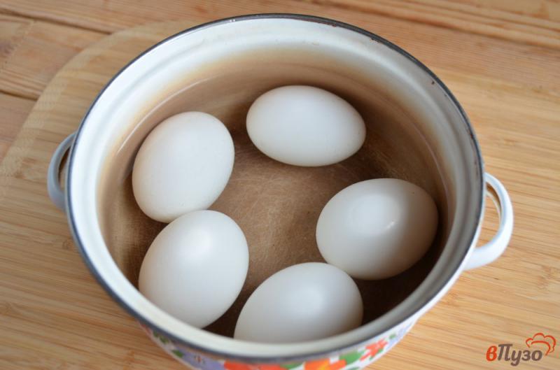Фото приготовление рецепта: Украшение пасхальных яиц шаг №2