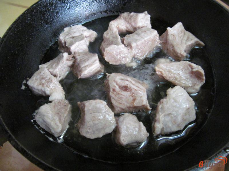 Фото приготовление рецепта: Мясо свинины с овощами шаг №2