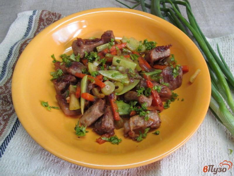 Фото приготовление рецепта: Мясо свинины с овощами шаг №7