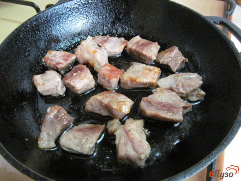 Фото приготовление рецепта: Мясо свинины с овощами шаг №4