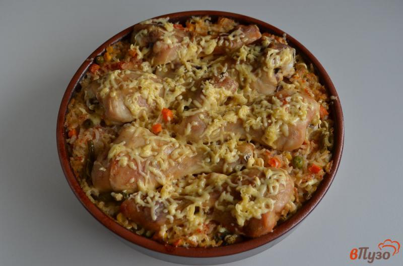 Фото приготовление рецепта: Куриные ножки, запеченные с рисом и овощами шаг №8
