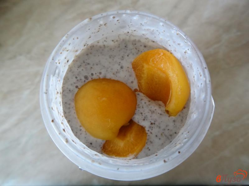 Фото приготовление рецепта: Молочный коктейль с семенами чиа и абрикосами шаг №6