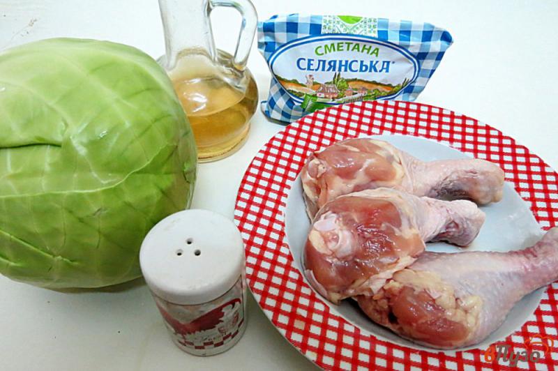 Фото приготовление рецепта: Молодая капуста тушёная с куриными голенями и сметаной шаг №1