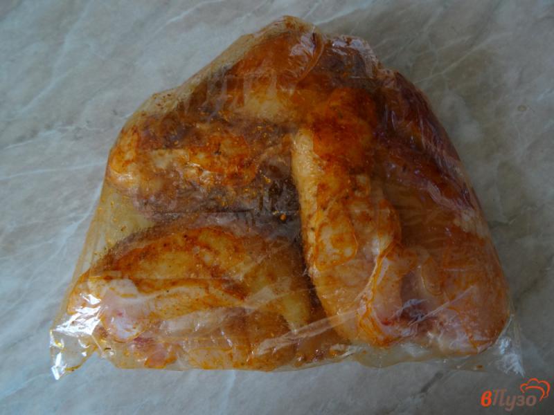 Фото приготовление рецепта: Сочная куриная грудка запеченная в пакете шаг №6