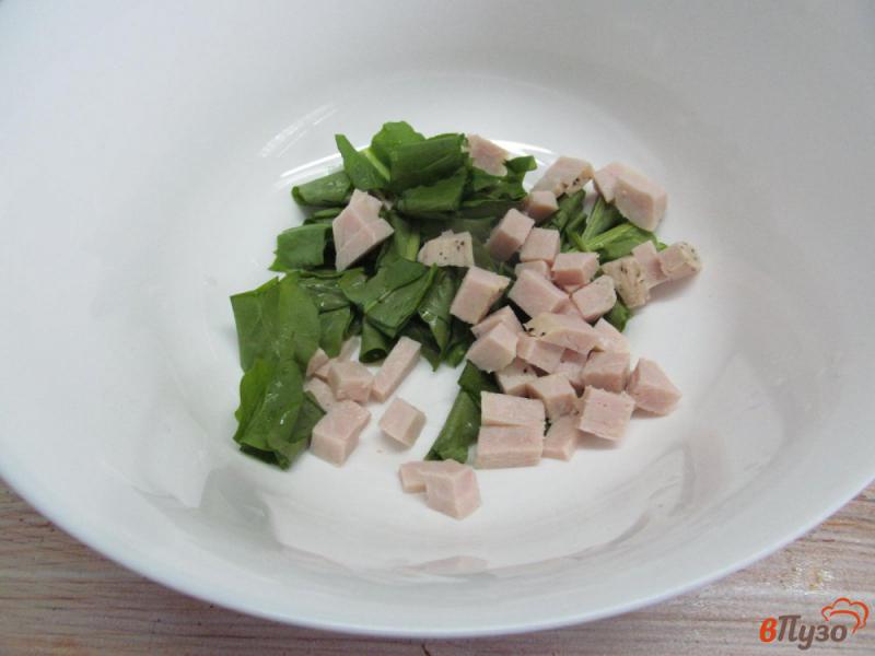 Фото приготовление рецепта: Салат с бужениной грибами и сыром шаг №4