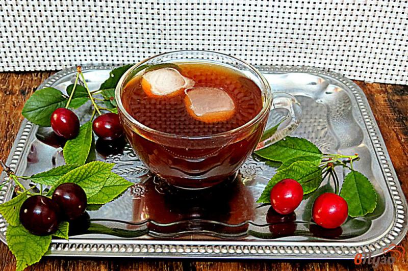 Фото приготовление рецепта: Холодный вишнёво - мятный, чайный напиток шаг №7