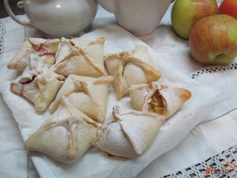 Фото приготовление рецепта: Пирожки с яблоком из сырного теста шаг №9