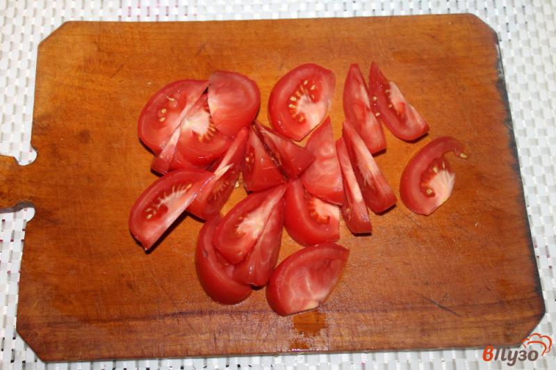 Фото приготовление рецепта: Теплый салат с карамелизированными грибами и сыром шаг №3