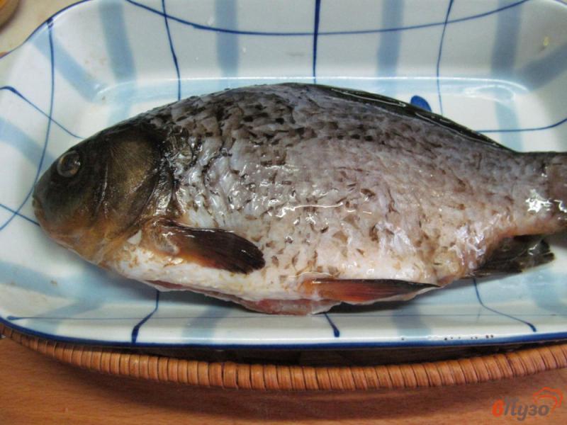 Фото приготовление рецепта: Запеченная рыба в маринаде с соусом шаг №3