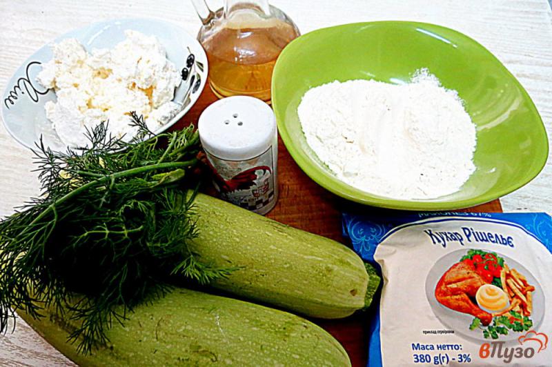 Фото приготовление рецепта: Кабачки с творожной начинкой и перцем шаг №1